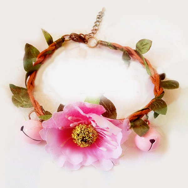 Flower Collar for Small Dog or Cat with chime bells is delightful for any occasions or simple family gatherings. Pamper your small dog or cat with this delicate floral collar and they will shine in those family holiday and wedding photos.